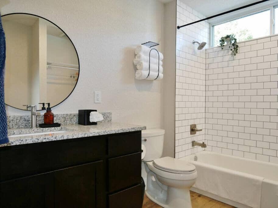 Hip Container Apt - 5 Min Walk To Tiaa Bank Jacksonville Extérieur photo