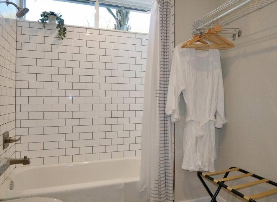 Hip Container Apt - 5 Min Walk To Tiaa Bank Jacksonville Extérieur photo